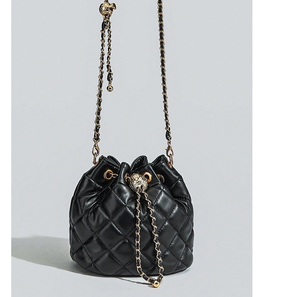Luxe Vegan Leather Gold Tone Adjustable Chain Quilted Small Bucket Bag - Picture 6 of 11